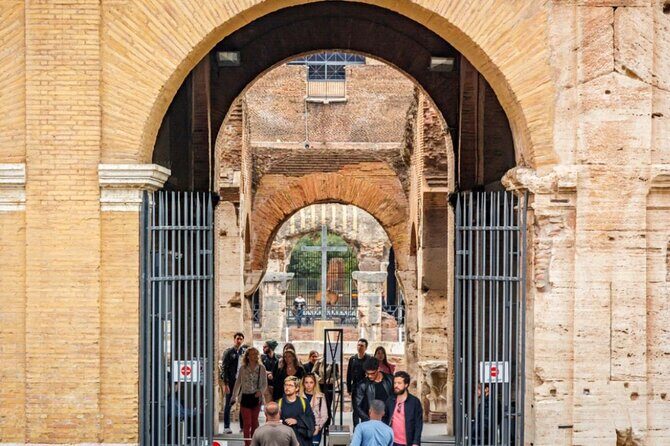 Best of Rome: Vatican & Colosseum Guided Tour - Vatican Museums: how the guide turns a giant maze into a plan