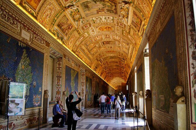 Entire Vatican Tour Experience Treasure of the Sistine Chapel - Timing shifts: how to protect your day