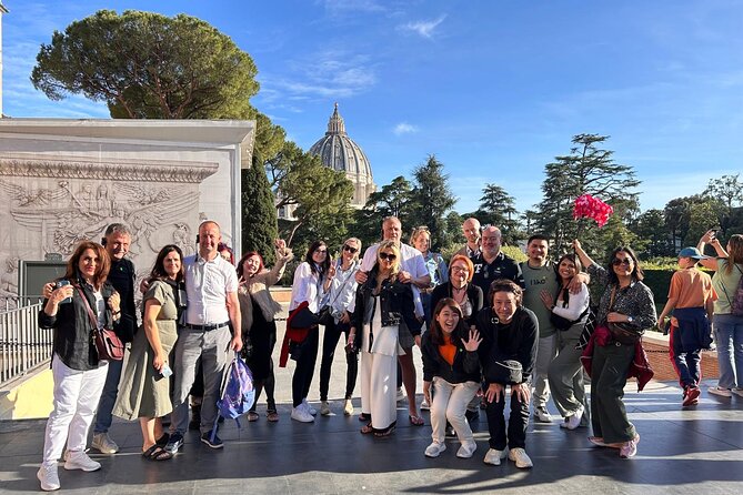 Exclusive Sunday Tour of the Vatican Museums & Sistine Chapel - Vatican Museums with headsets: how the guide makes the rooms usable