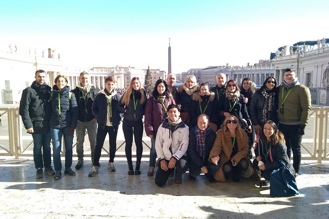 Guided tour of the Vatican Museums and Sistine Chapel in Spanish - Vatican Museums highlights: gardens, sculpture, and the Map Gallery