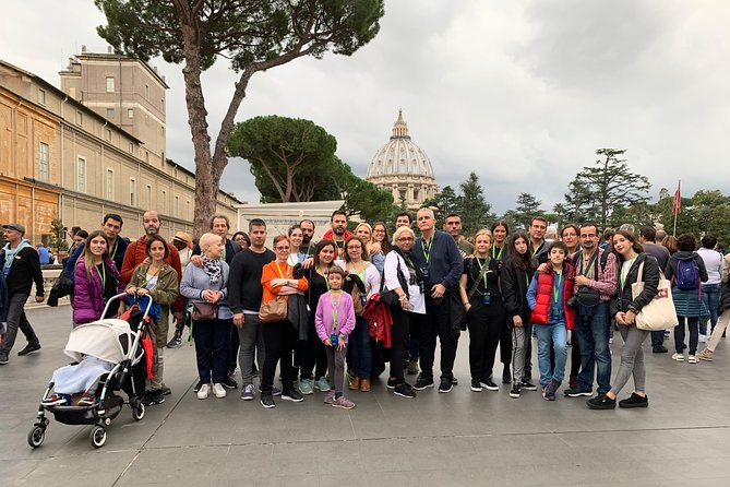 Guided tour of the Vatican Museums and Sistine Chapel in Spanish - Crowds and time pressure: the main trade-off