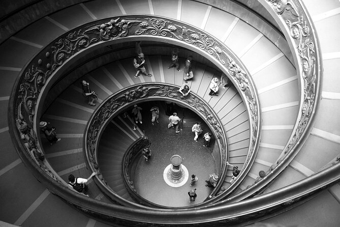 Guided Tour Vatican Museums & Sistine Chapel with Basilica Access - How the guide quality affects your day (and the signs to watch for)