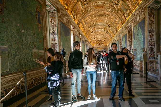 Private Vatican Tour with Sistine Chapel & Basilca Fast Access - Getting in fast: Vatican Museums without the queue stress