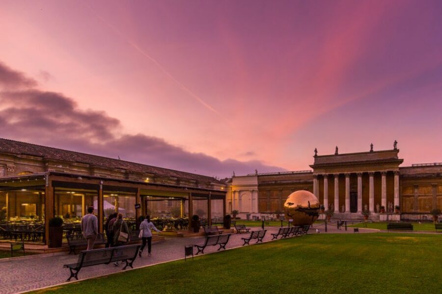 Rome: Breakfast & Tour of Vatican Museums & Sistine Chapel - Breakfast Inside the Vatican: Why the Courtyard Start Matters