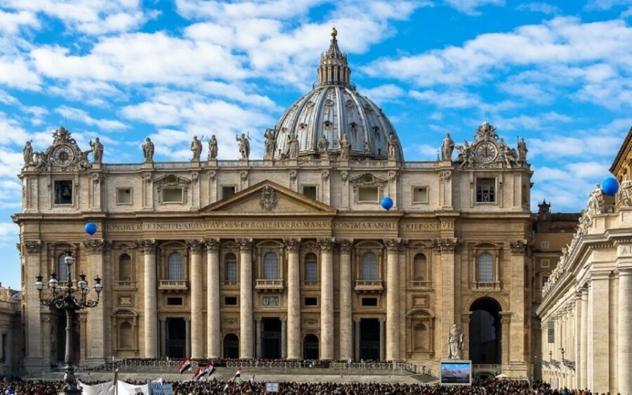 Rome: Express Early Morning Sistine Chapel Small Group Tour - Raphael Rooms: calm art time before the Sistine Chapel intensity