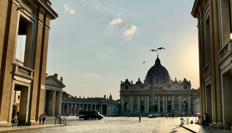 Rome: Guided Tour of St. Peter's Basilica, Grottoes & Square - The underground finale: grottoes, St. Peter’s tomb, and ancient walls