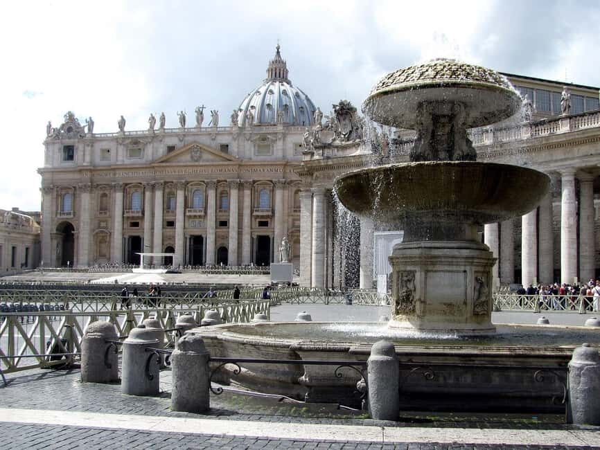 Rome: Ticket and Tour Vatican Museum and Sistine Chapel - The Value of Being Told What to Look For in Raphael and Michelangelo