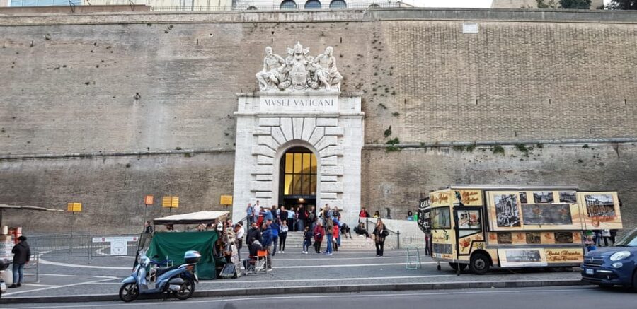 Rome: Vatican Museums and Sistine Chapel Skip-the-Line Entry - Meeting Point, WhatsApp Instructions, and Getting In Smoothly