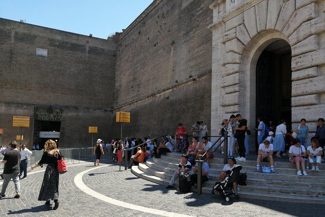 Skip-The-Line: Sistine Chapel & Vatican Tour with A Guide - Sistine Chapel first: how the 20-minute focus works