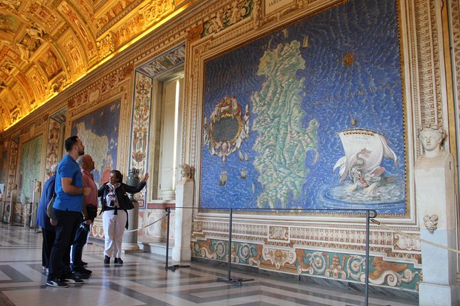 Spanish Small Group Tour of the Vatican Museums, Sistine Chapel & St. Peter's - Vatican Museums in 1 hour 40 minutes: how you keep the place from swallowing you
