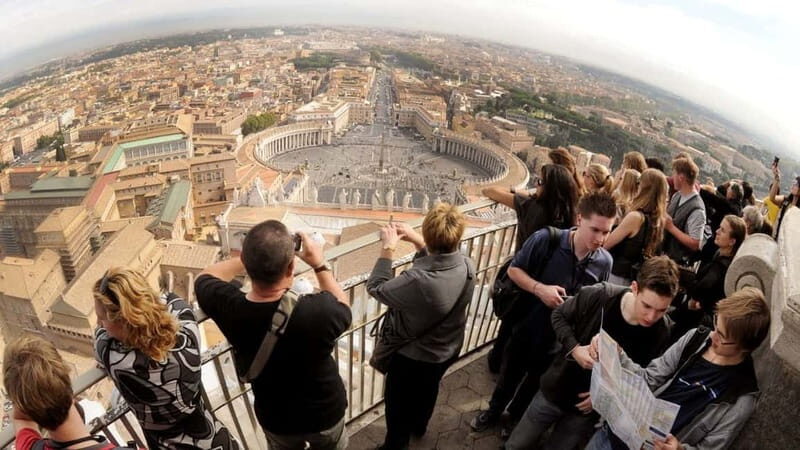 St. Peter's Dome Climb, Basilica and Vatacombs Tour - St. Peter’s Square meet-up: finding your guide without stress