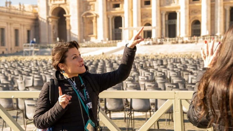 St. Peter's Dome Climb, Basilica and Vatacombs Tour - Reading Rome from above: what you should look for