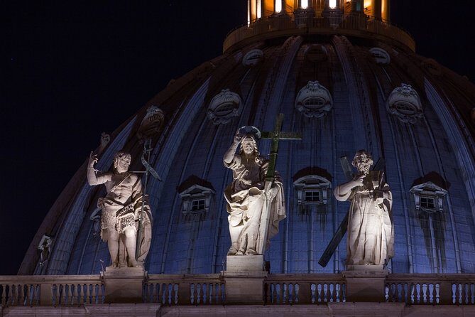 Vatican and Sistine Chapel at Night Private Tour, Top-Rated Guide - Where your night ends: St. Peter’s Square after the chapel