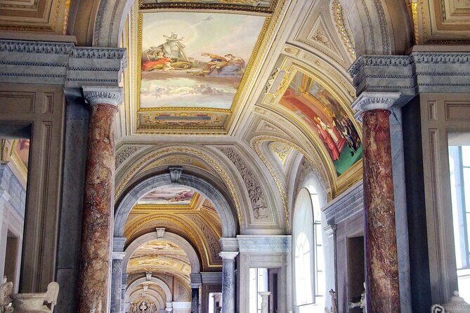 Vatican and Sistine Chapel Guided Tour with Skip-the-Line - Guide + headsets: why hearing the story changes everything