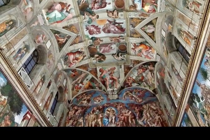 Vatican Museums and Sistine Chapel Tour with official Local Guide - Raphael Rooms and the Renaissance stops: why a guide helps here