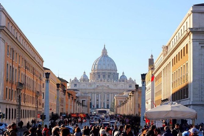 Vatican Museums Sistine Chapel and St. Peter's with pick up - Sistine Chapel: 30 minutes that can still feel meaningful