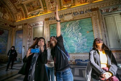 Vatican Wheelchair Accessible Museums and Sistine Chapel Tour - Raphael’s Rooms: where your guide’s pacing really shows