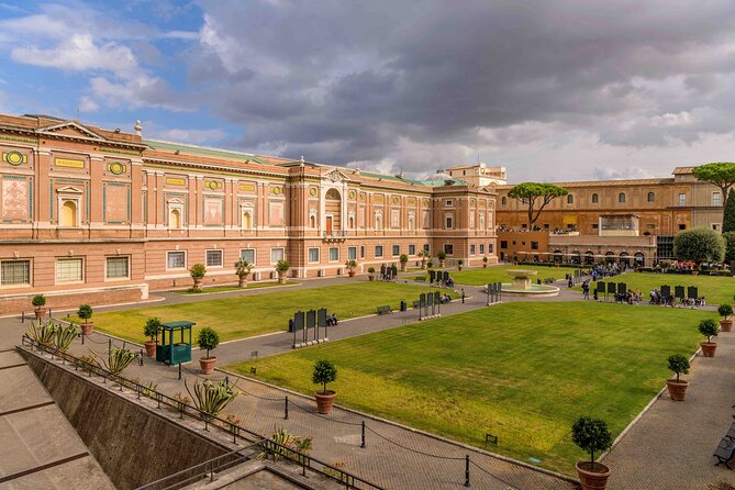 Vip Vatican Early Entry with special access to the Sistine Chapel - Guide style matters more than you think